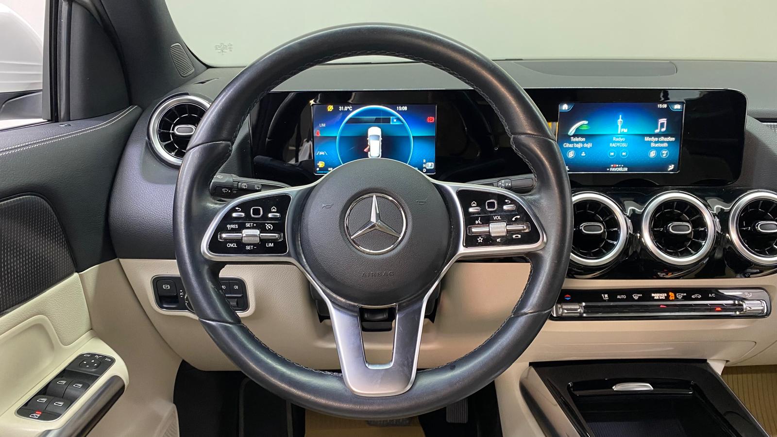 MERCEDES GLA 11